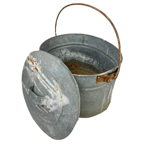 352 - Large galvanised bucket with handle. 49x39cm