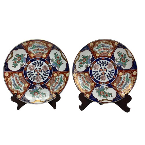 548 - Pair of large Imari pottery plates with 2 small Imari plates. Large 28cm. Small 16.5cm