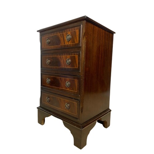 997 - Small mahogany Georgian style chest of drawers. 45x37x72cm