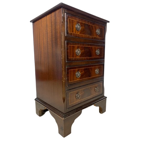 997 - Small mahogany Georgian style chest of drawers. 45x37x72cm