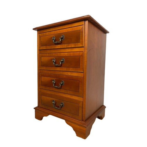 998 - Small yew wood Georgian style chest of drawers. 45.5x36x69.5cm