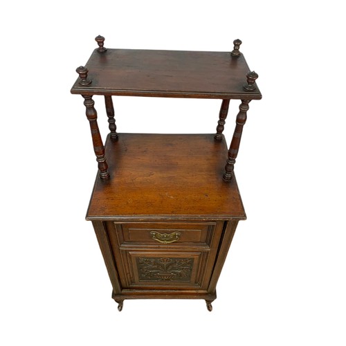 999 - Late Victorian walnut coal cabinet/whatnot. 42/37/98.5cm