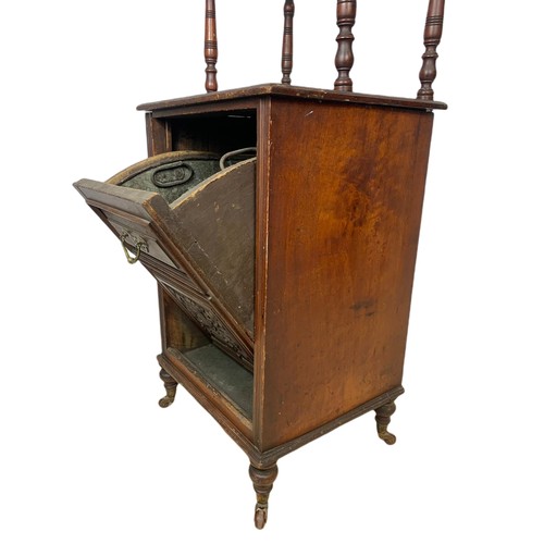 999 - Late Victorian walnut coal cabinet/whatnot. 42/37/98.5cm