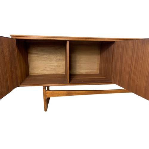 973 - Teak mid century sideboard by William Lawrence. 192.5x43x73.5cm