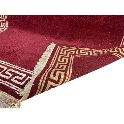 1017 - Large wool rug with Greek Key decoration. 167/261cm