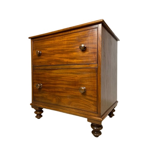 1054 - Victorian mahogany commode. 64.5/50/70cm