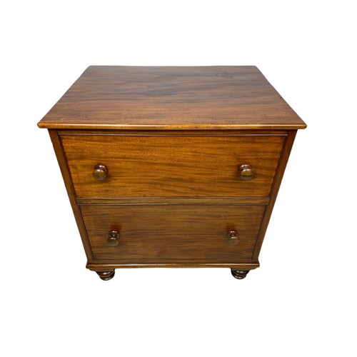 1054 - Victorian mahogany commode. 64.5/50/70cm