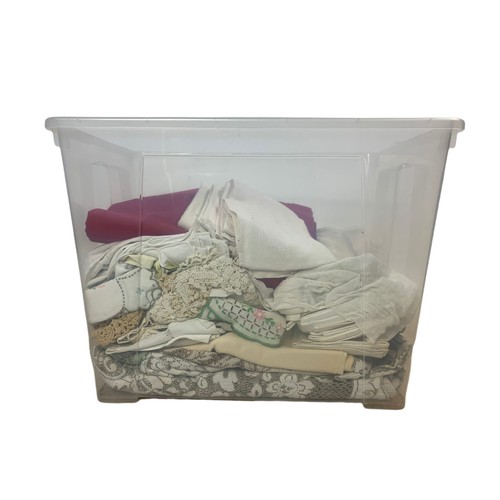 574 - Large quantity of old linen