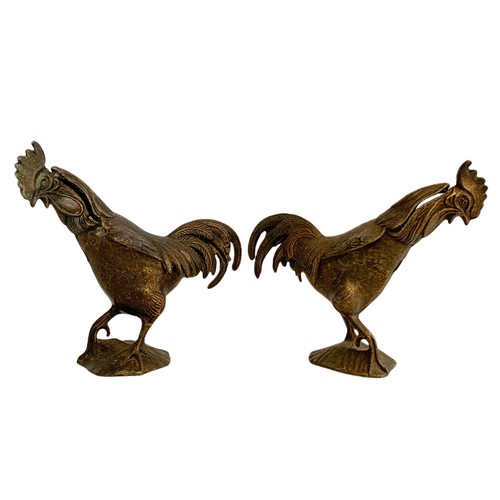 600 - Pair of early 20th century bronzed brass cockerel ashtrays. 17cm