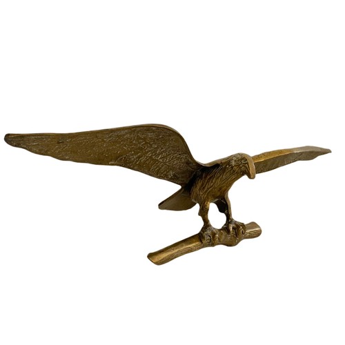 604 - 2 vintage brass eagles. Largest 44cm