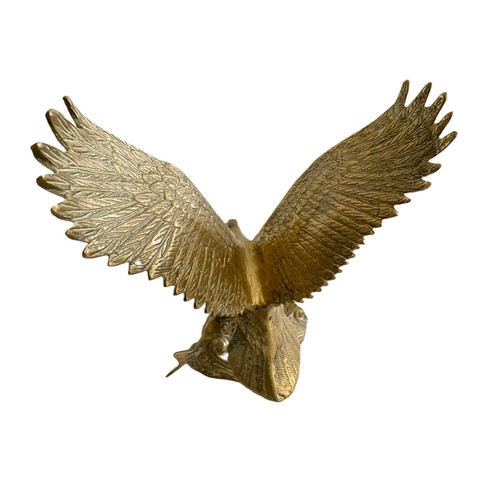 604 - 2 vintage brass eagles. Largest 44cm