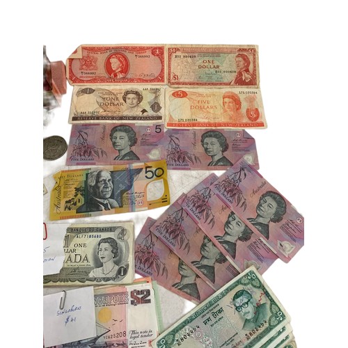 650K - Quantity of bank notes. Including 65 Canadian dollars and 85 Australian dollars a Rotary and Bulova ... 