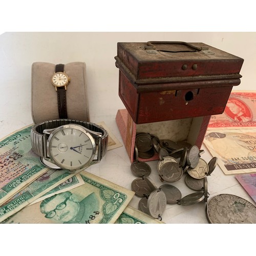 650K - Quantity of bank notes. Including 65 Canadian dollars and 85 Australian dollars a Rotary and Bulova ... 