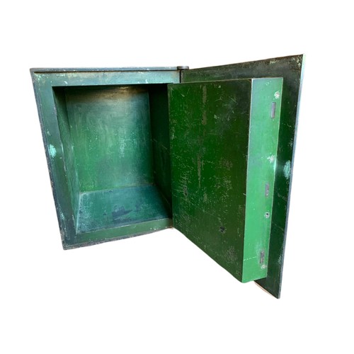 1021 - Large Edwardian safe. 61x64x76.5cm