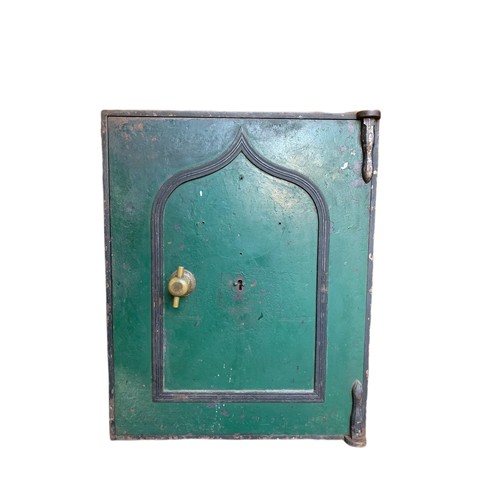 1021 - Large Edwardian safe. 61x64x76.5cm