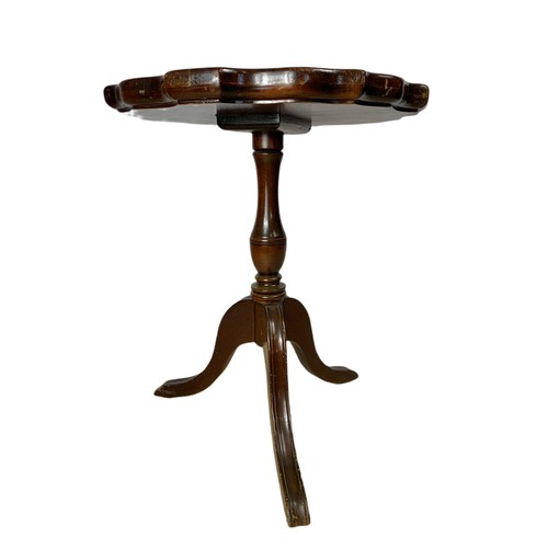 1104 - intage mahogany pedestal side table. 51x62cm