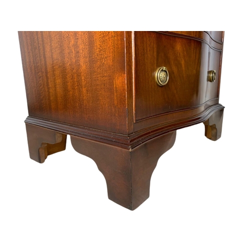 1060 - Tall vintage Georgian style serpentine mahogany chest of drawers. 56x40x128cm