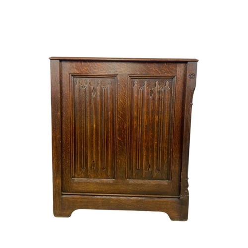 1087 - Deep Victorian oak chest of drawers. 51x80x93cm