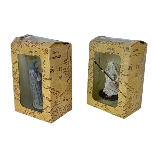 143c - 2 The Lord of The Rings models in boxes. Box measures 11cm