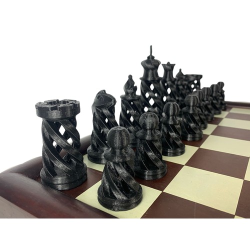 462a - Chess board with spare pieces. 40.5x40.5x12cm