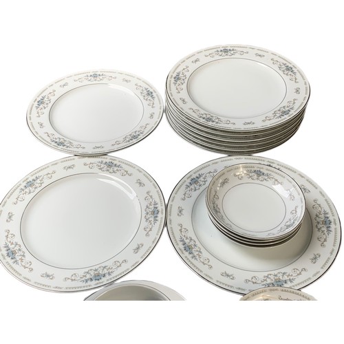 493b - Large Dianne dinner set.