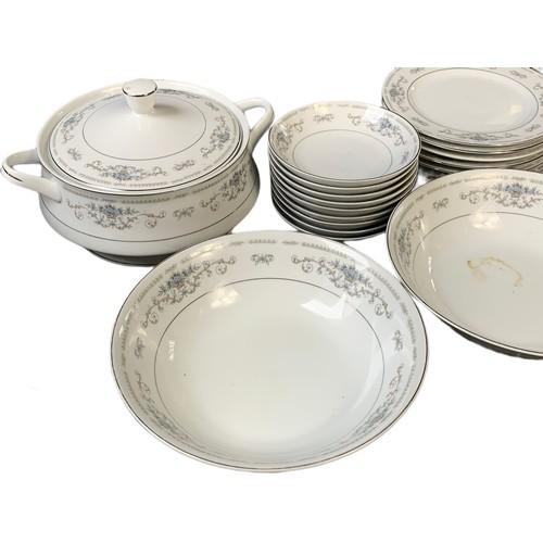 493b - Large Dianne dinner set.