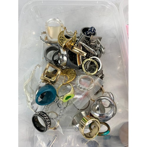 709a - Quantity of costume rings and cufflinks etc.