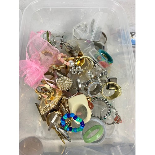 709a - Quantity of costume rings and cufflinks etc.