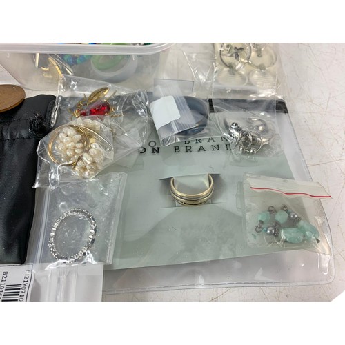 709a - Quantity of costume rings and cufflinks etc.