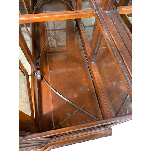 1045a - Large mahogany display cabinet, 142cm x 46cm x 123cm