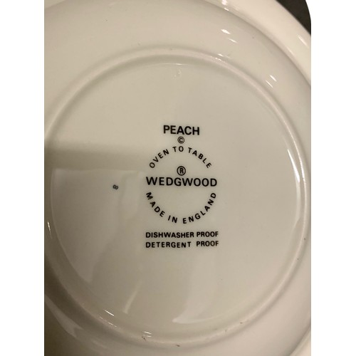 499a - Wedgwood pottery dinnerware