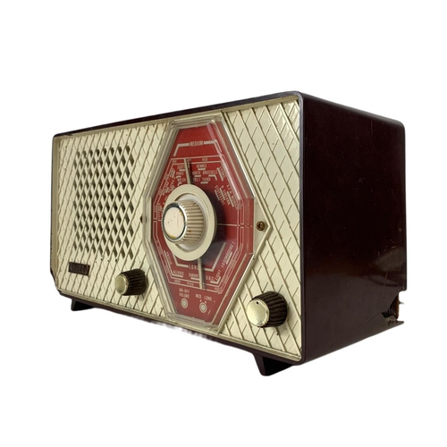 132 - Vintage Stella Bakelite radio. 30 x 14 x 18cm