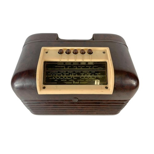 145 - Vintage Bush Bakelite radio. 33 x 20 x 23cm