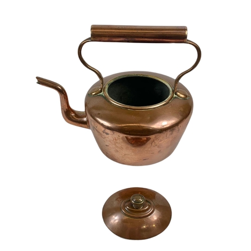 195 - Large Victorian copper kettle. 32 x 30cm