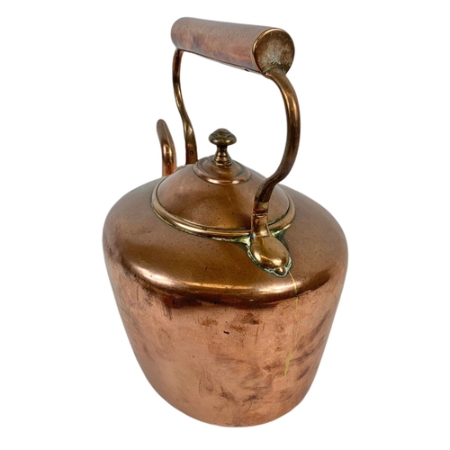 195 - Large Victorian copper kettle. 32 x 30cm