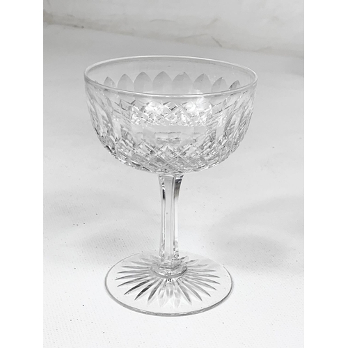 580 - 11 crystal champagne glasses. 11.5cm