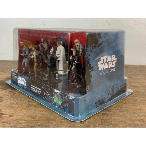 126 - Star Wars Rogue One Deluxe Figurine Set. Box measures 29.5 x 22 x 16cm