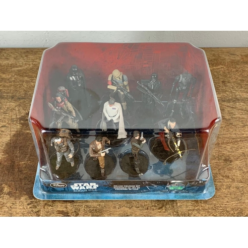 126 - Star Wars Rogue One Deluxe Figurine Set. Box measures 29.5 x 22 x 16cm