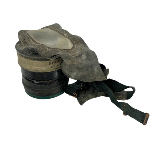 189 - World War II civilian gas mask. Size medium.