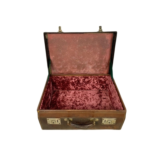 21 - Vintage leather case, Dublin maker, 51cm x 36cm x 19.5cm