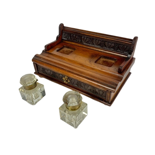 211 - Edwardian desk inkwell set. 24x14x12cm