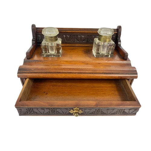 211 - Edwardian desk inkwell set. 24x14x12cm