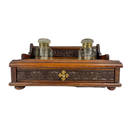 211 - Edwardian desk inkwell set. 24x14x12cm