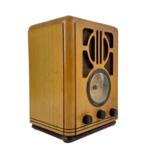 4 - Vintage style radio