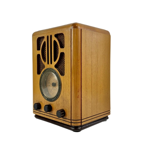 4 - Vintage style radio