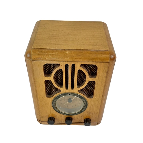 4 - Vintage style radio