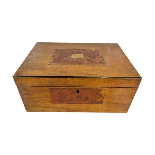 40 - Victorian inlaid desktop writing box. 35x24.5x15.5cm