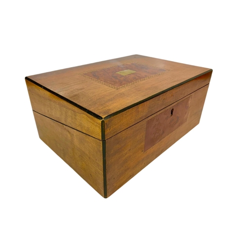 40 - Victorian inlaid desktop writing box. 35x24.5x15.5cm