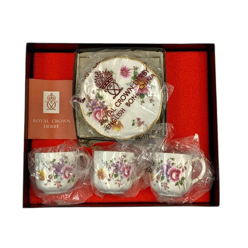 425 - Royal Crown Derby cups and saucers in box