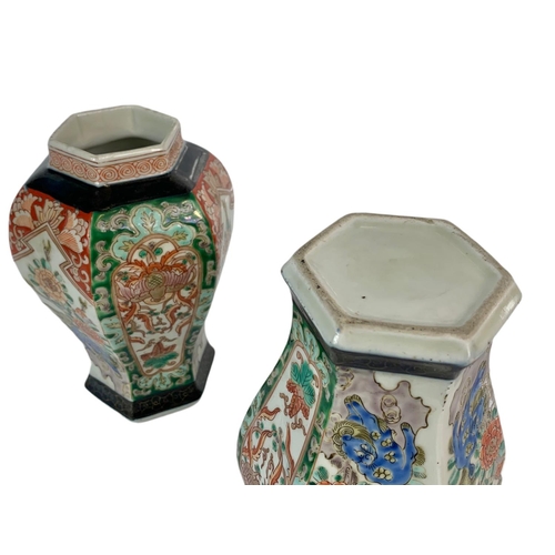 436 - Pair of early 20th century Chinese pots with lids, circa 1900-1910, 23cm